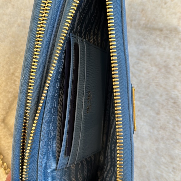 Prada saffiano wallet on chain. Never used. Perfect condition. Light blue color - Picture 7 of 8